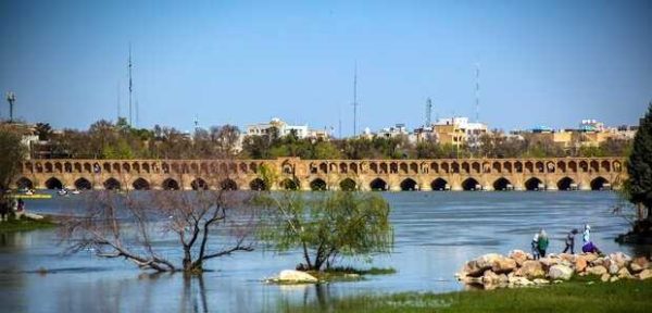 زاینده رود اصفهان دوباره جاری شد