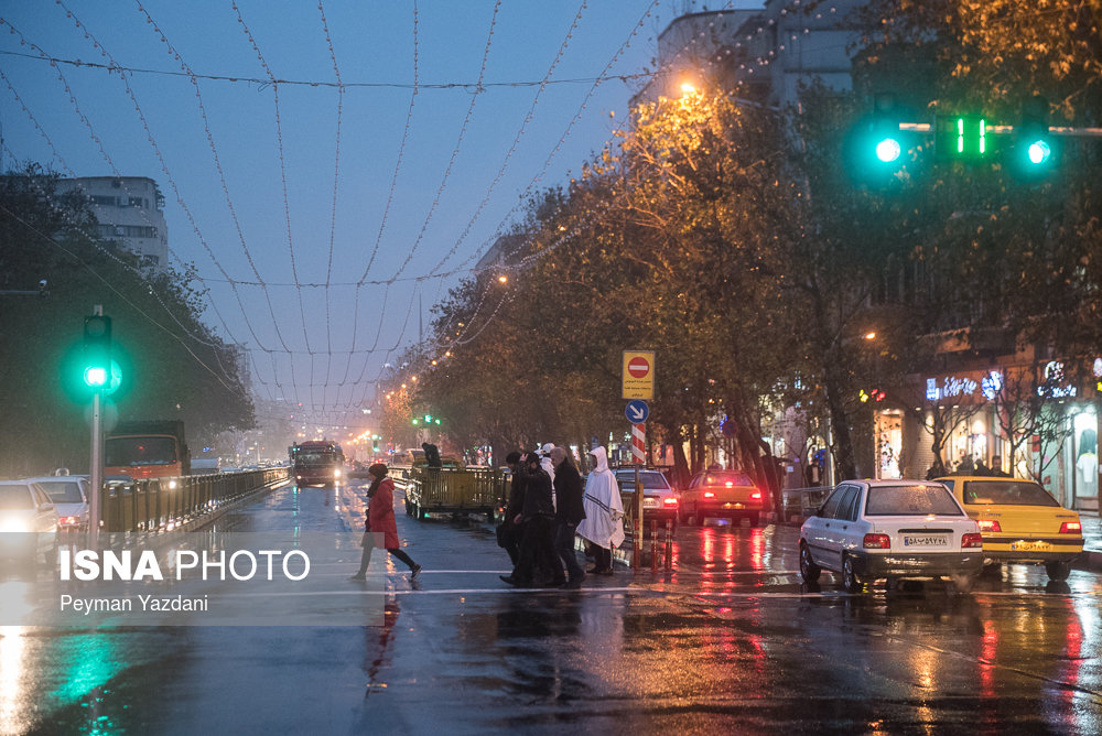 هشدار نارنجی برای تهران/ کاهش ۱۰ تا ۱۷ درجه‌ای دما و بارش باران