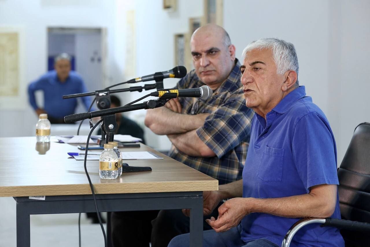 از نوشتن فاصله گرفتم، زیرا هیچ نقد جدی پیرامون آنها نوشته نشد