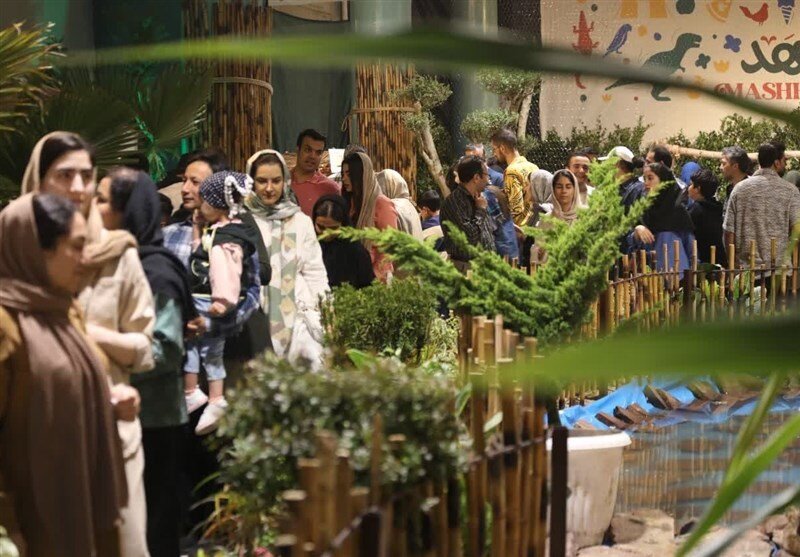 مشهد | نمایشگاه استقبال بی سابقه مشهدی ها از نمایشگاه گل و گیاه / بازدید ۶۰ هزار نفری تا شب چهارم