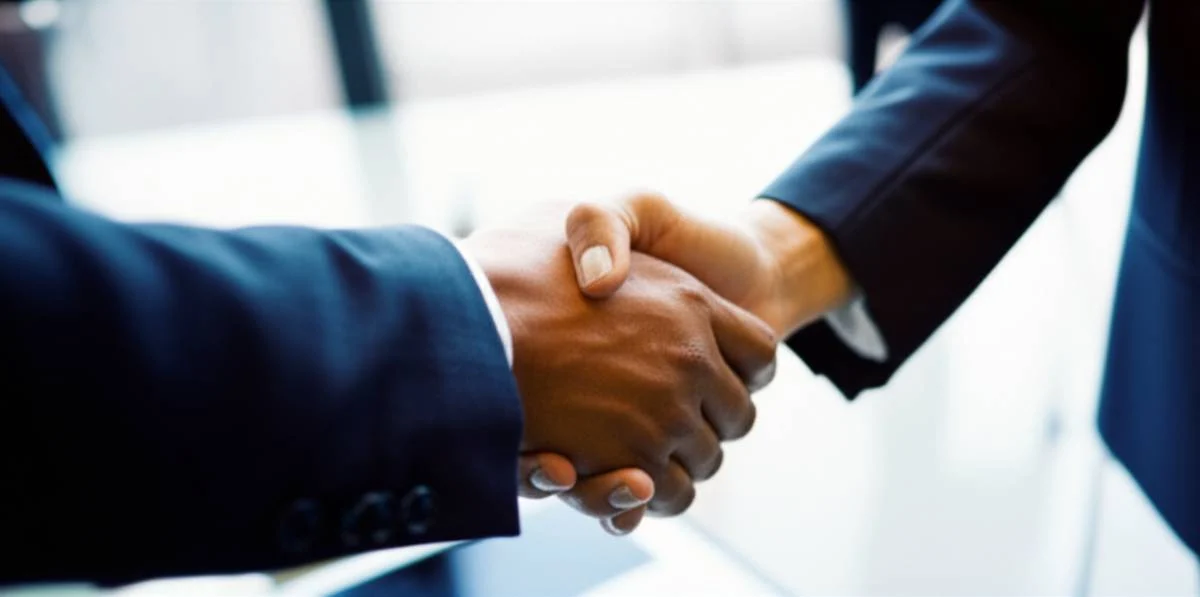 خلاصه کتاب آیین دوست یابی و نفوذ بر دیگران | دیل کارنگی