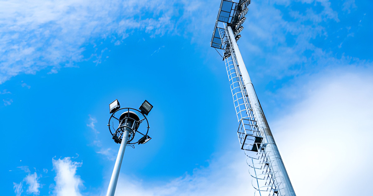 انتخاب بین برج نوری ارزان‌قیمت و باکیفیت